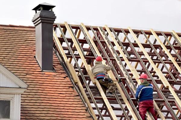Roofing Contractors That Deliver Long Lasting Results